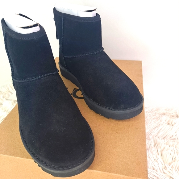 UGGS Women's Classic Logo Zip Mini Boots - Picture 1 of 5